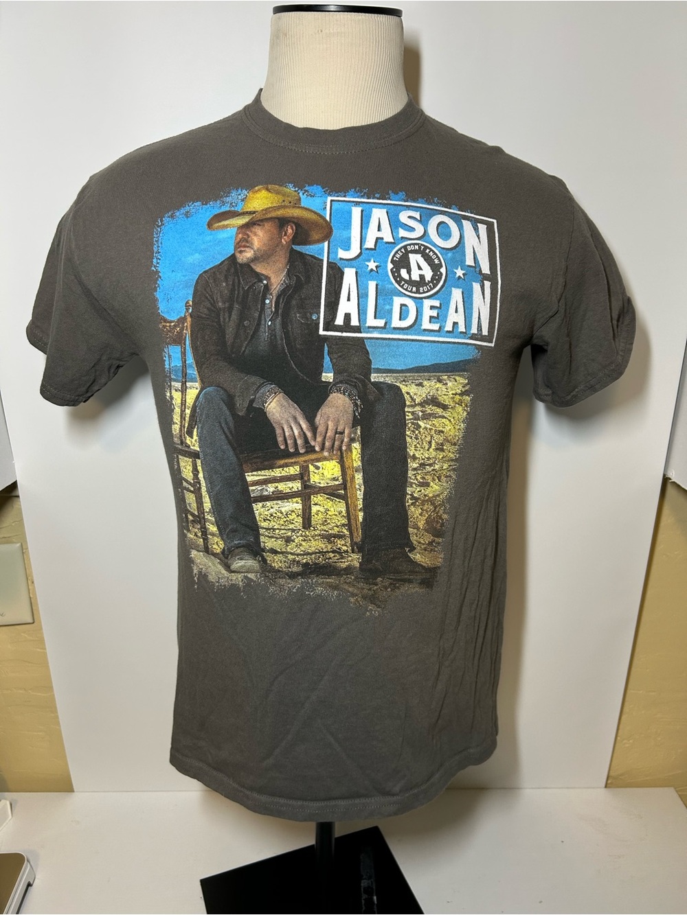 Graphic Tee - Jason Aldeans 2017 tour shirt medium